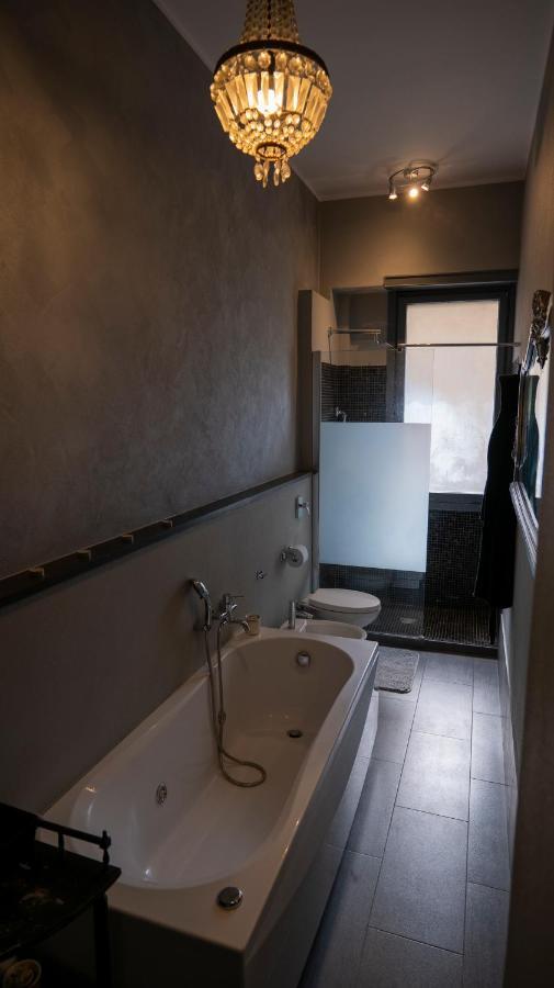 Beautiful Floral Apartment On Navigli Milaan Buitenkant foto