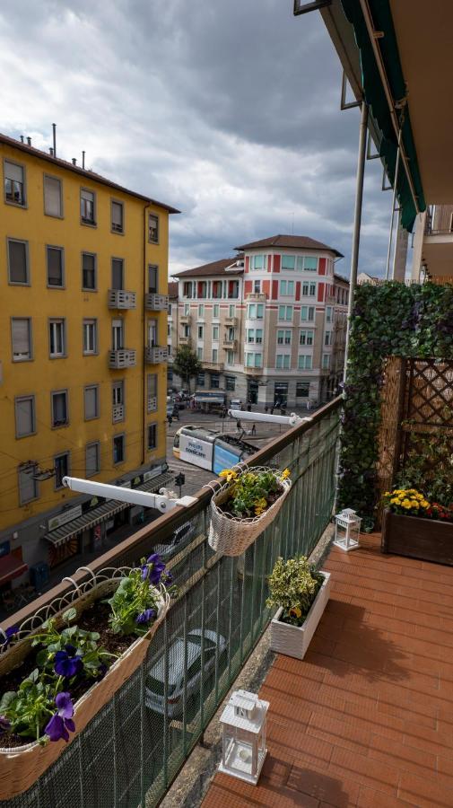 Beautiful Floral Apartment On Navigli Milaan Buitenkant foto