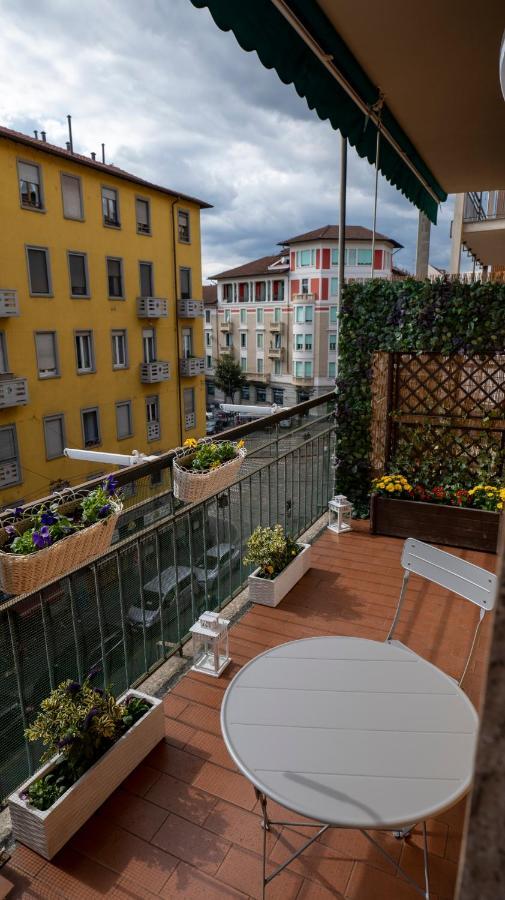 Beautiful Floral Apartment On Navigli Milaan Buitenkant foto