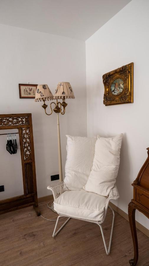 Beautiful Floral Apartment On Navigli Milaan Buitenkant foto